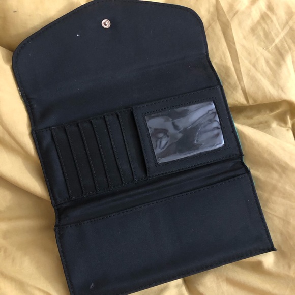 Wallet 🤍 - Picture 2 of 2